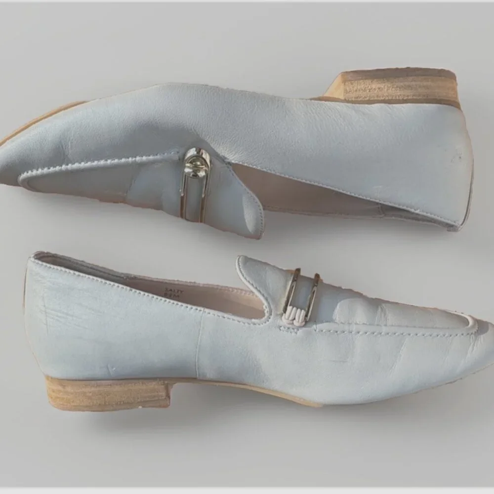 (8.5) TAHARI “Salty” Light Gray Leather Loafers